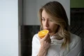 Menopauza poate provoca pierderea gustului si mirosului  Sursa foto shutterstock 1878189067 jpg