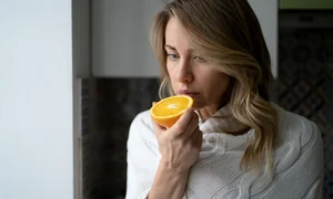 Menopauza poate provoca pierderea gustului si mirosului  Sursa foto shutterstock 1878189067 jpg