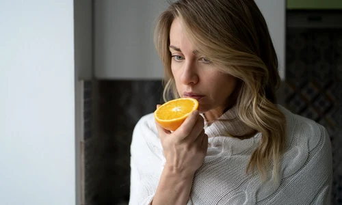 Menopauza poate provoca pierderea gustului si mirosului  Sursa foto shutterstock 1878189067 jpg