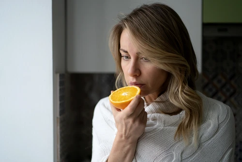 Menopauza poate provoca pierderea gustului si mirosului  Sursa foto shutterstock 1878189067 jpg