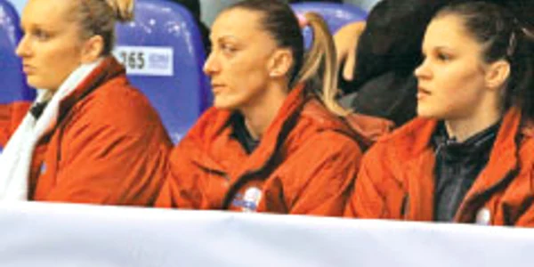 Tocko, Golubovici şi Alajbeg (de la stânga spre dreapta) au preferat să privească meciul din tribună  
