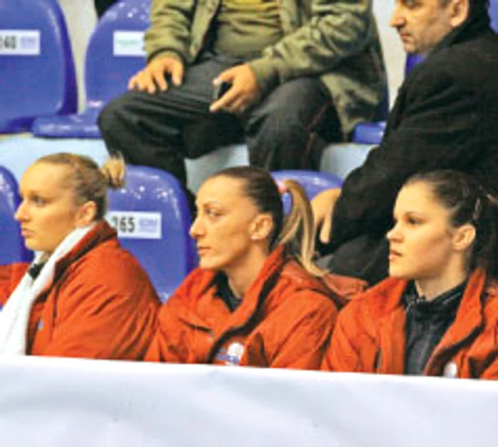 Tocko, Golubovici şi Alajbeg (de la stânga spre dreapta) au preferat să privească meciul din tribună