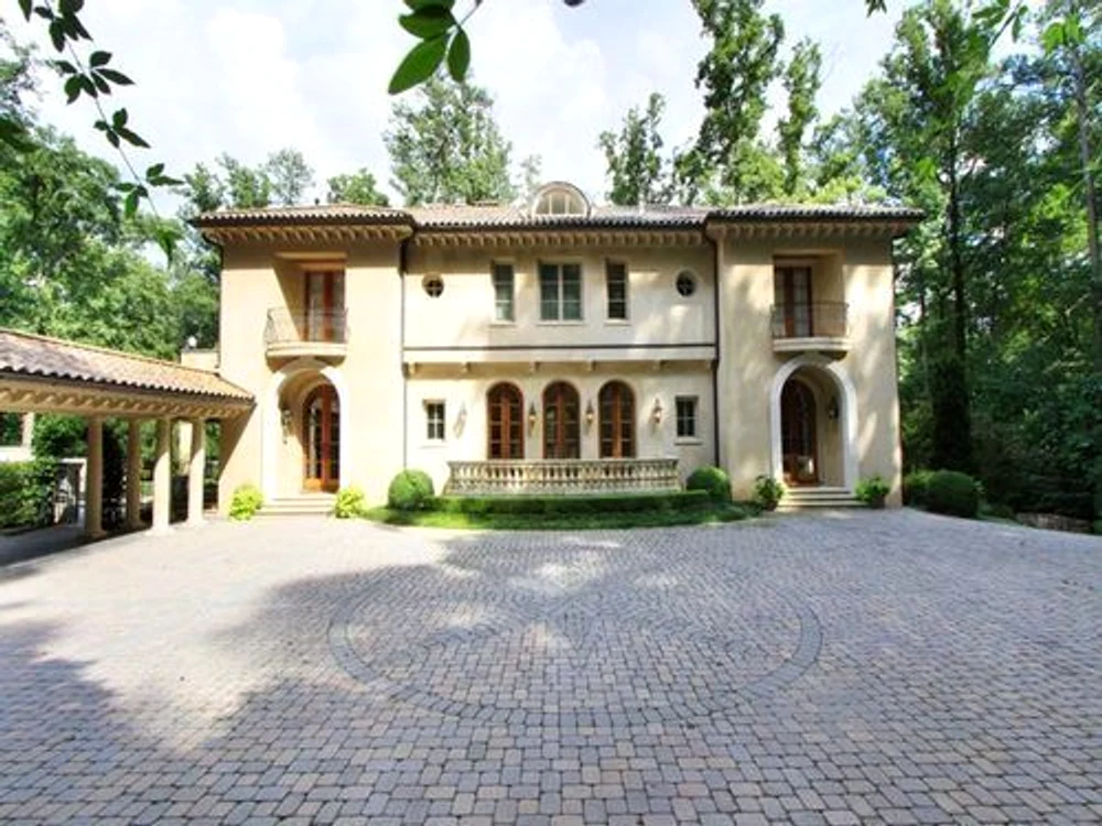 Casa lor din Sandy Springs, Atlanta a fost cumpărată cu 3,3 milioane de dolari.