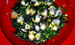 scoici cu paste linguini cu cerneala de sepie jpeg