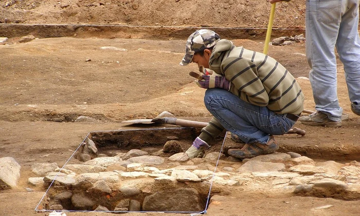 Săpături arheologice (© Wikimedia Commons)