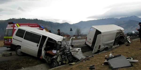 accident microbuze campulung moldovenesc. foto