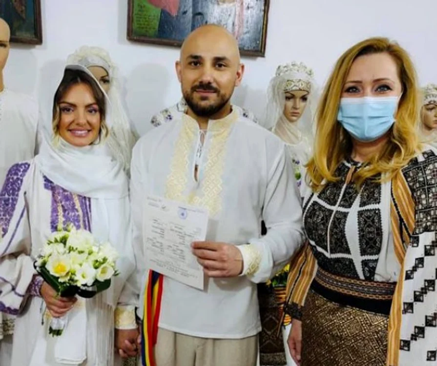 
    Elena Lasconi a fost cea care a oficiat căsătoria dintre Alexandra Stan și Emanuel NecatuFoto: Arhivă personală  