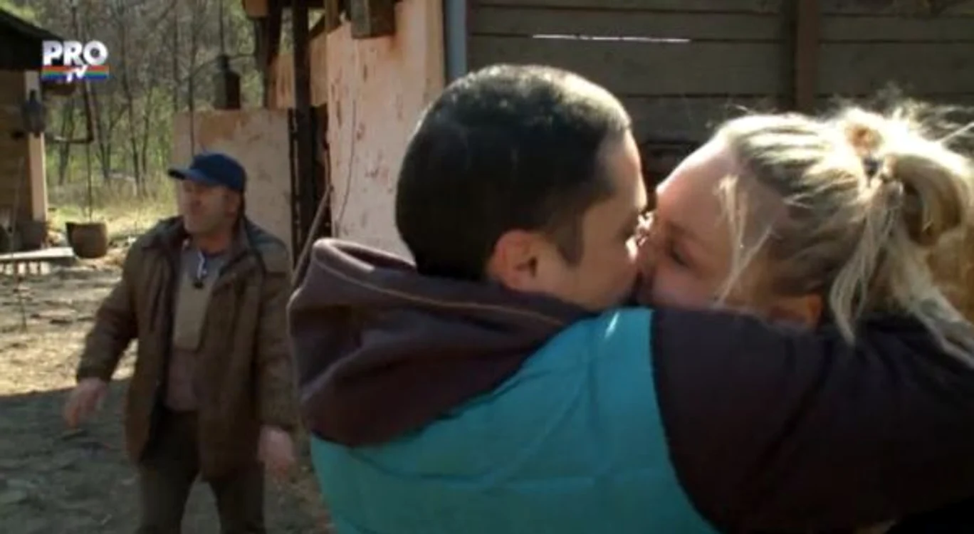 "Ferma Vedetelor" - Vica şi Augustin s-au sărutat cu patos