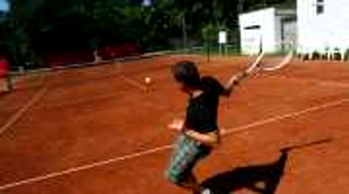Poliţiştii se întrec în competiţia de tenis Foto: Adevărul