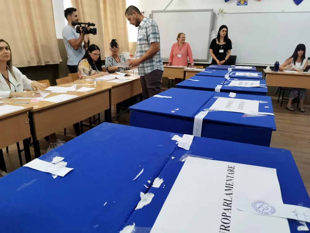 Prezența la vot la alegerile locale și europarlamentare 2024 a depășit, în Olt, 60% FOTO: A.M.