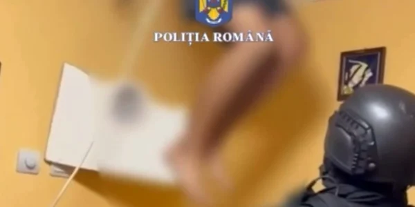 barbat ascuns in tavan, retinut de politisti jpg