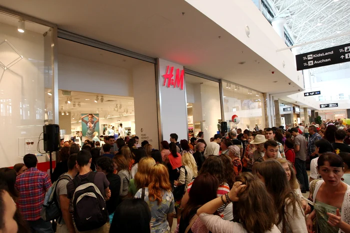 Magazinul H&M la inagurare