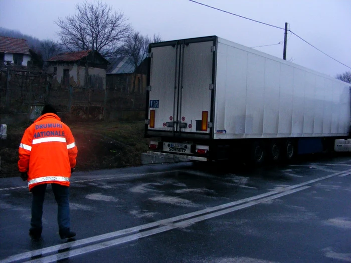 Sancţiuni pentru Secţia de Drumuri Naţionale Turnu Severin FOTO Corina Macavei