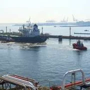 Un petrolier aducand petrol intr-un port din Polonia FOTO EPA-EFE