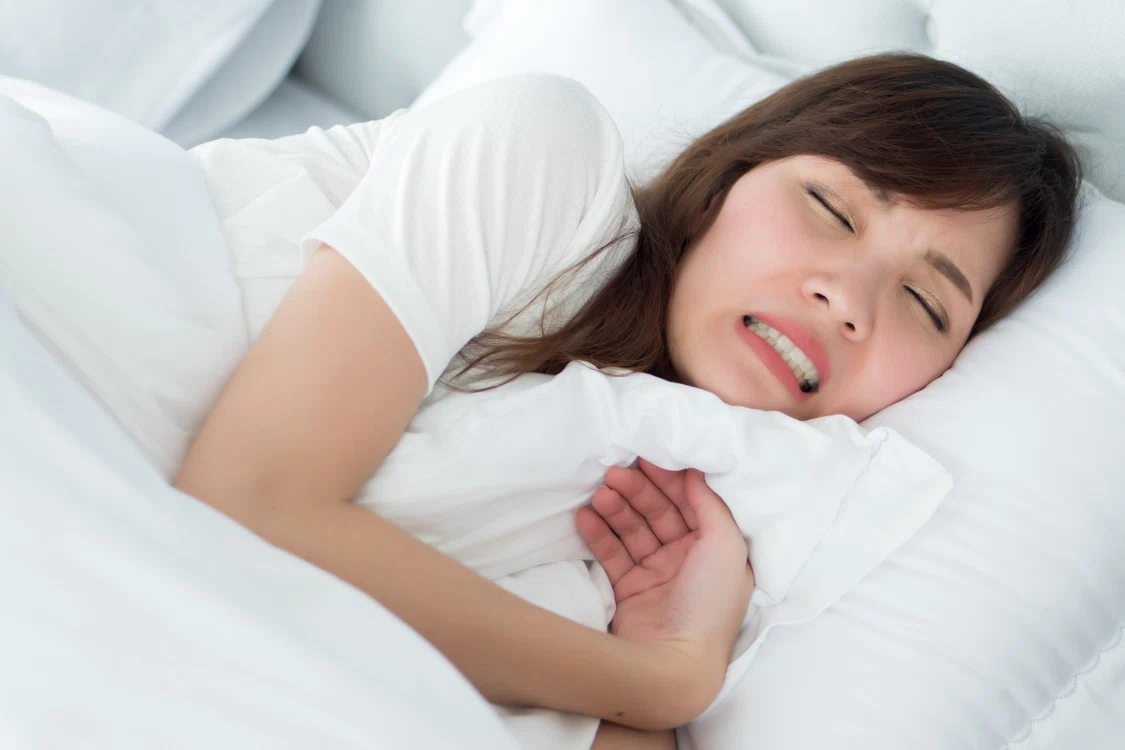 
    Mulți oameni suferă de bruxism nocturn  