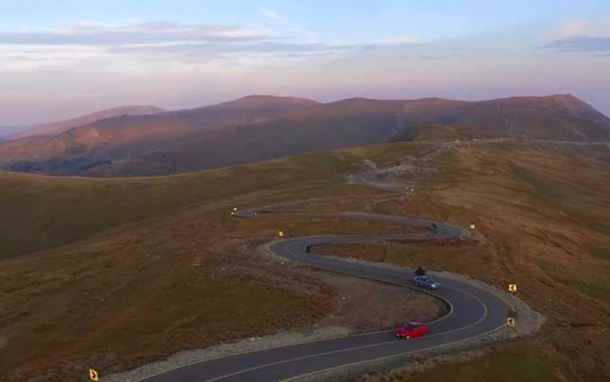 Transalpina a fost filmată de la înălţime                                                                 (sursa: razvanbb.ro)