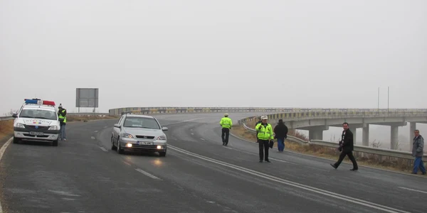 Autospeciala a părăsit şoseaua, aterizând pe câmp