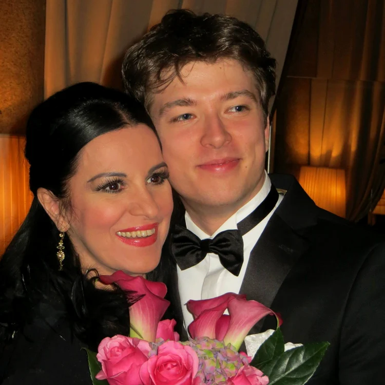 
    Angela Gheorghiu și Mihai Ciortea formează un cuplu din toamna lui 2013foto: arhiva personală  