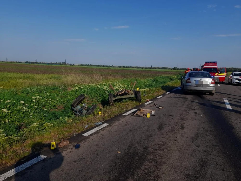 Accidentul a avut loc între localităţile Moviliţa şi Roşiori FOTO ISU Ialomiţa