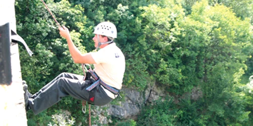 Reşiţa: Sport extrem pe podul din Caraşova