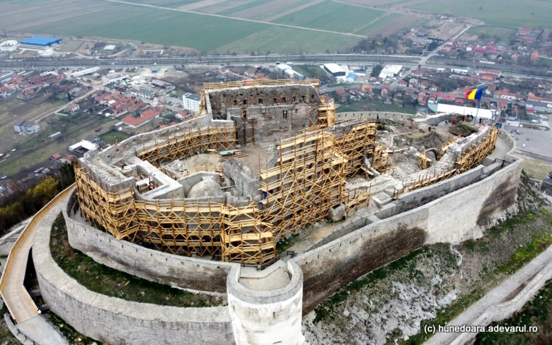 cetatea devei in santier foto daniel guta adevarul