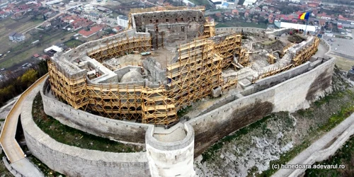 cetatea devei in santier foto daniel guta adevarul