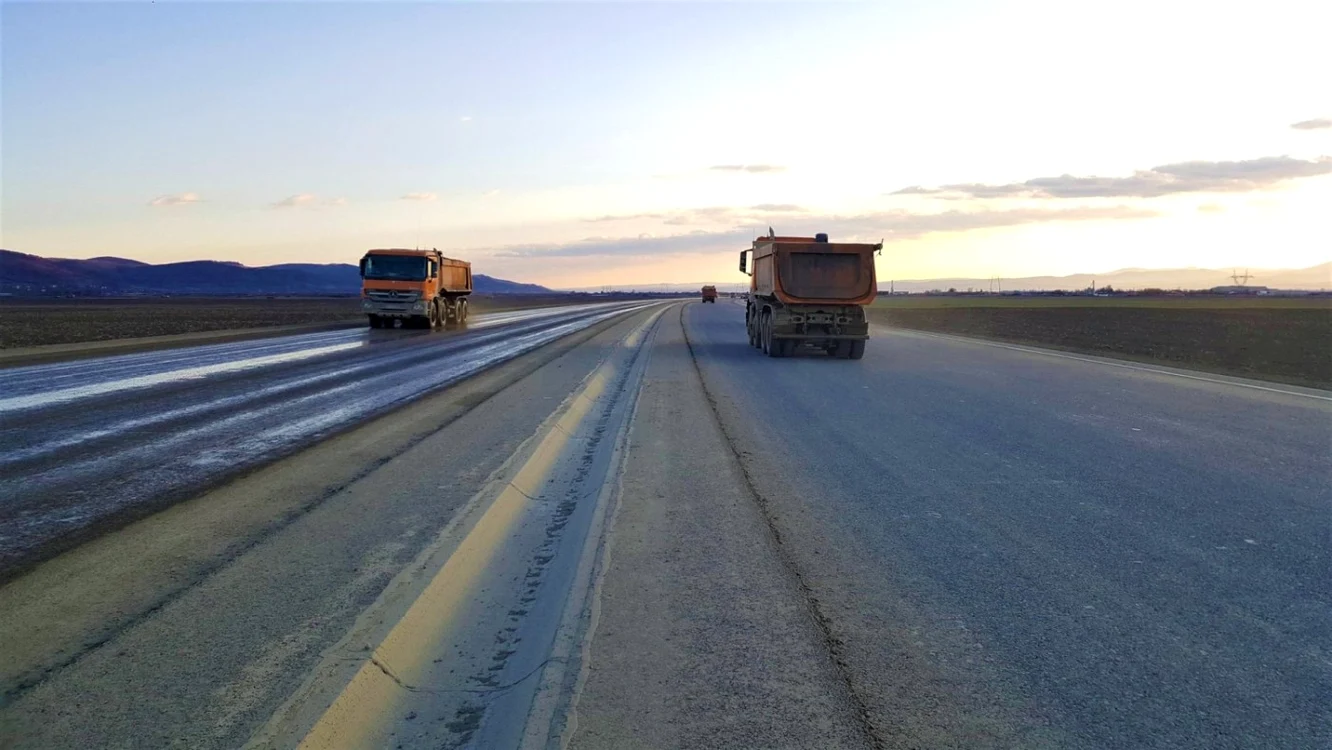 Primii kilometri din autostradă sunt finalizaţi FOTO: Asociaţia Pro Infrastructură