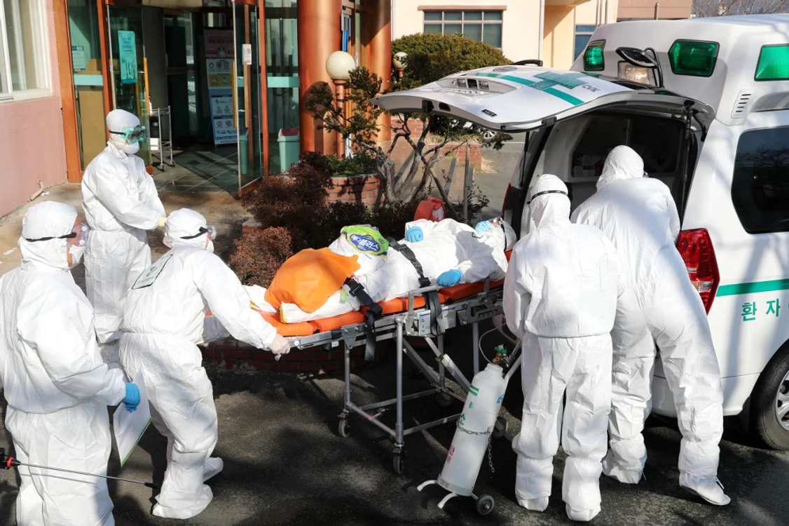 
    Bărbatul din Gorj diagnosticat cu coronavirus a fost recent la o petrecere din sat, susține primarulFoto: AFP  