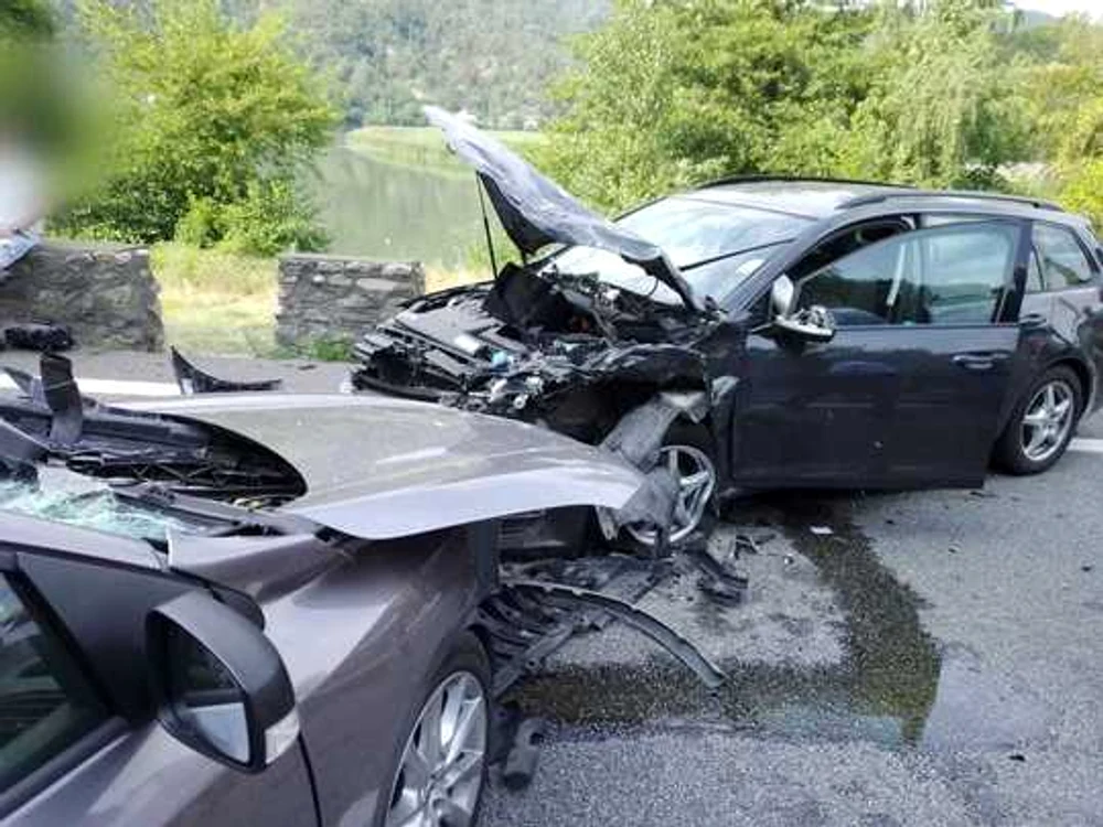 
    Accident pe DN 7Foto: ISU Vâlcea  