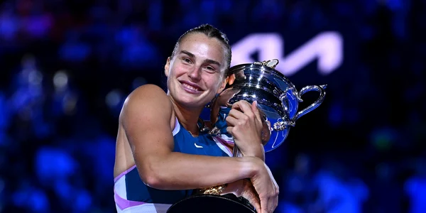 Aryna Sabalenka cu trofelul la  Australian Open 2023  Foto Gettyimages 