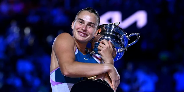 Aryna Sabalenka cu trofelul la  Australian Open 2023  Foto Gettyimages 
