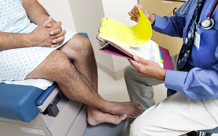 Bărbaţii moldoveni ajung în cabinetul medicului atunci când simptomemele se agravează. FOTO Adevărul