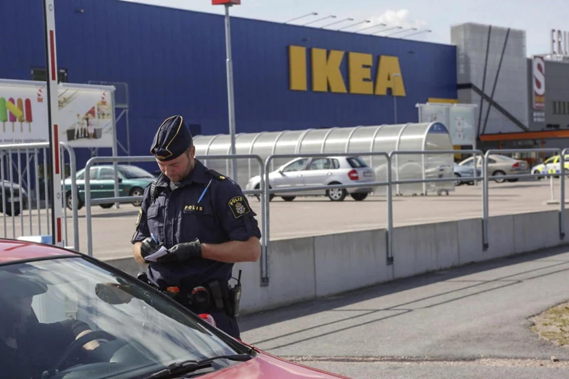 Două persoane au fost înjunghiate mortal într-un magazin Ikea din Suedia FOTO standard.co.uk