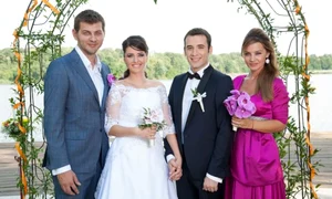 Daniel și Marina Nițoiu, în ziua nunții  Nașa lor este Monica Dascălu jpeg