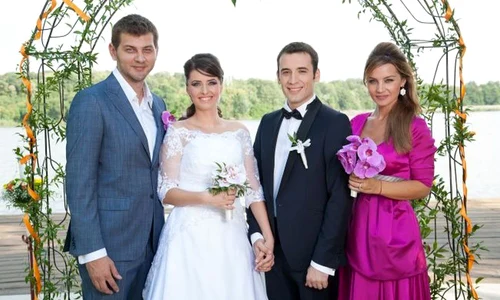 Daniel și Marina Nițoiu, în ziua nunții  Nașa lor este Monica Dascălu jpeg