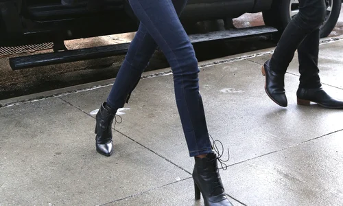 Bella Hadid Meets Up With A Mystery Man In NYC jpeg