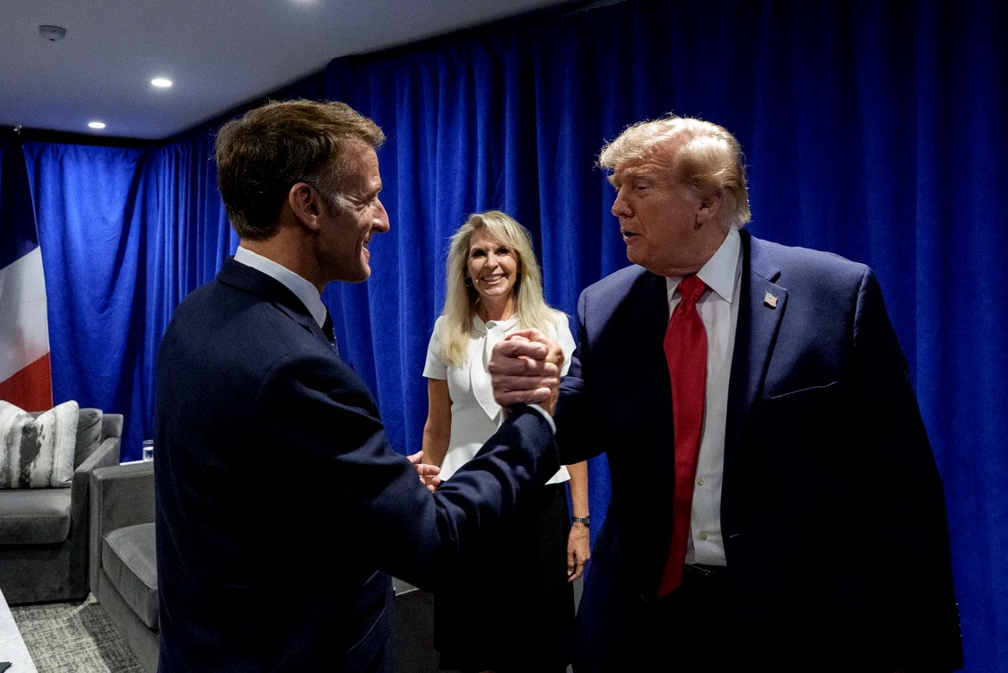 Donald Trump l-a primit luni, la New York, pe omologul său francez Emmanuel Macron.