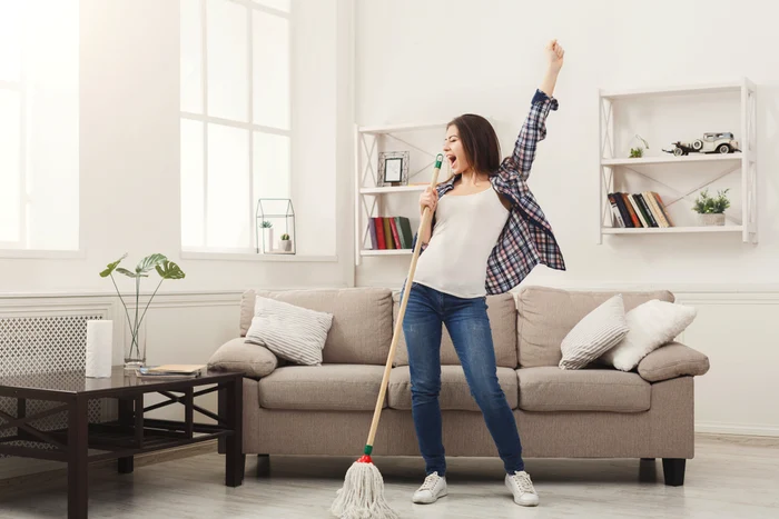 5 soluții de curățare handmade pe care le poți face folosind produse din gospodărie foto: Prostock-studio/ Shutterstock