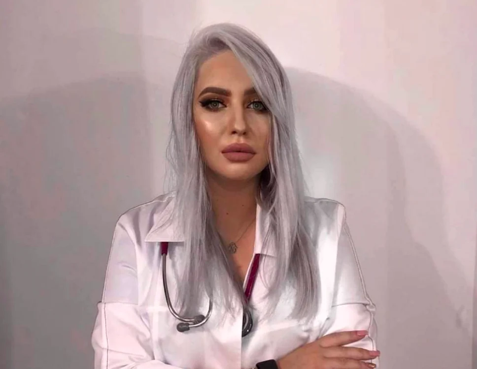 Diana Popescu - tânăra doctoriţă din Constanţa căreia cancerul i-a recidivat Sursa Facebook DP