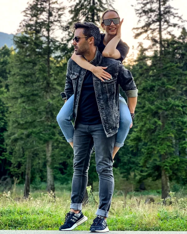 O escapadă la munte, momentul perfect pentru ca Sandra să facă relația publică și pe Instagram