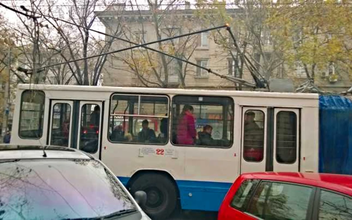 Troleibuz defectat FOTO Adevărul Moldova