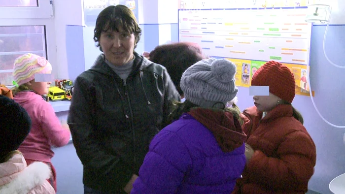 Toţi copiii spun că au vomitat sânge după ce au mâncat dulciuri