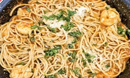spaghete cu creveti si sos de rosii jpg