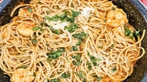 spaghete cu creveti si sos de rosii jpg
