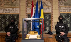 Conferință la Muzeul Drents (Assen) despre recuperarea coifului de la Coțofenești și a două brățări de aur. FOTO Inquam Photos / Vincent Jannink