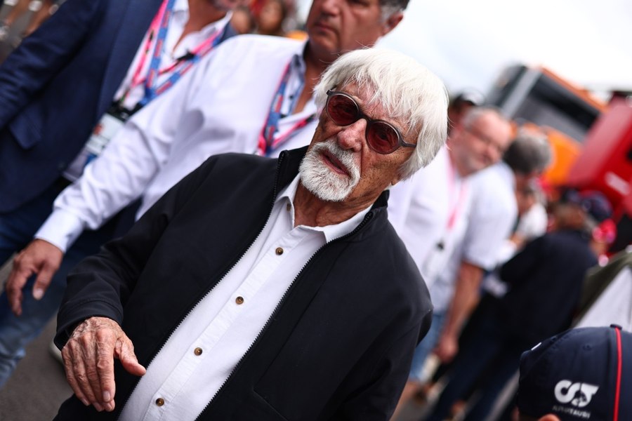 Bernie Ecclestone a fost oprit pe aeroport fiindcă avea în bagaj o pușcă
