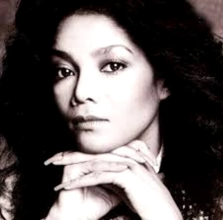 Aşa arăta La Toya Jackson în adolescenţă, cu mult înainte de a descoperi operaţiile estetice