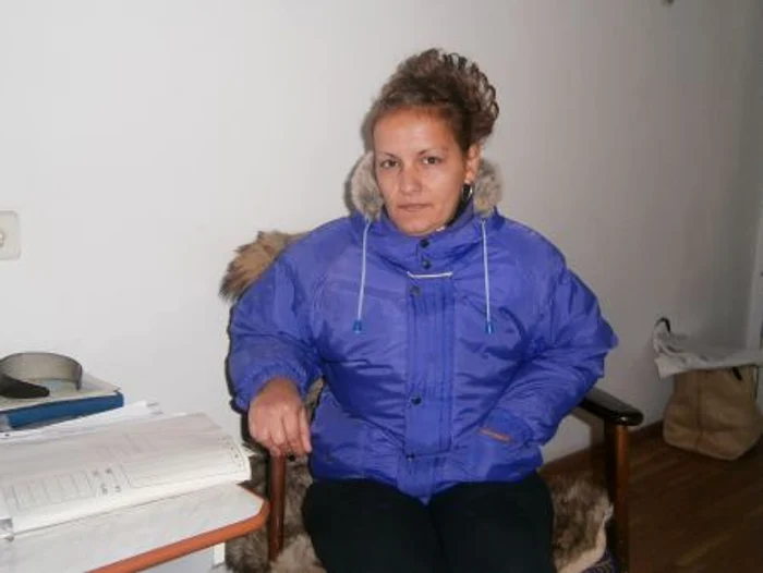 Ionela nu a vrut să-şi abandoneze fetiţa cu retard mental 
