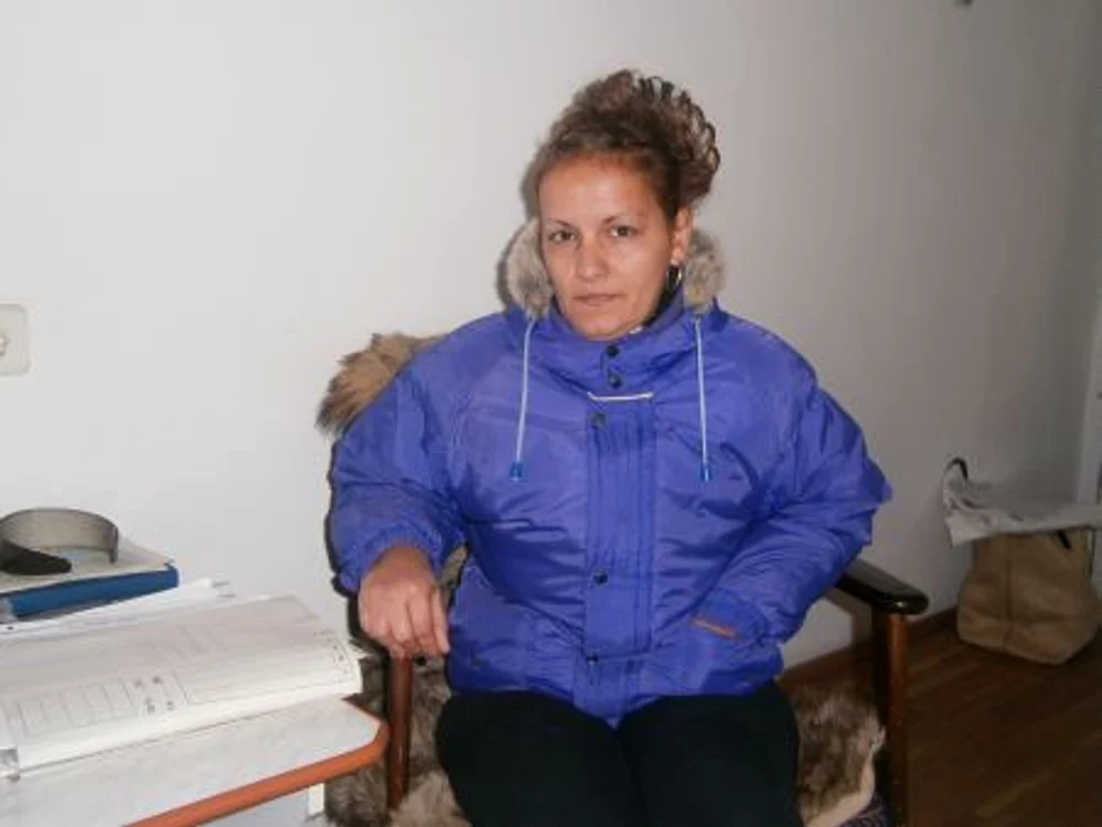 Ionela nu a vrut să-şi abandoneze fetiţa cu retard mental 