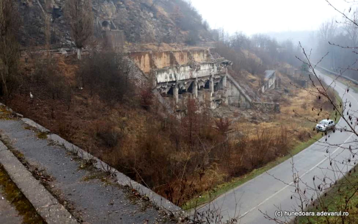 Ruine miniere în Teliuc. Foto: Daniel Guță